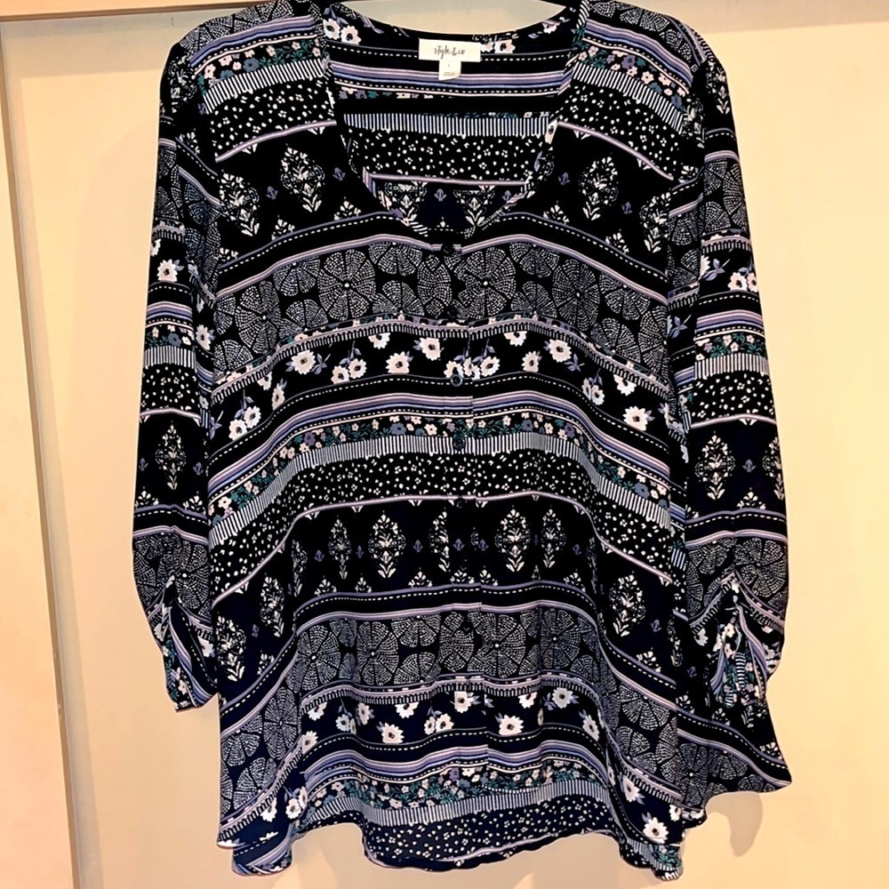 Style & Co ladies blouse, 3/4 gathered sleeve, a line flowing hem, black pattern
